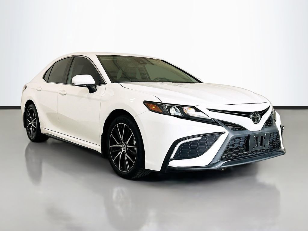 Used 2024 Toyota Camry SE FWD image 3