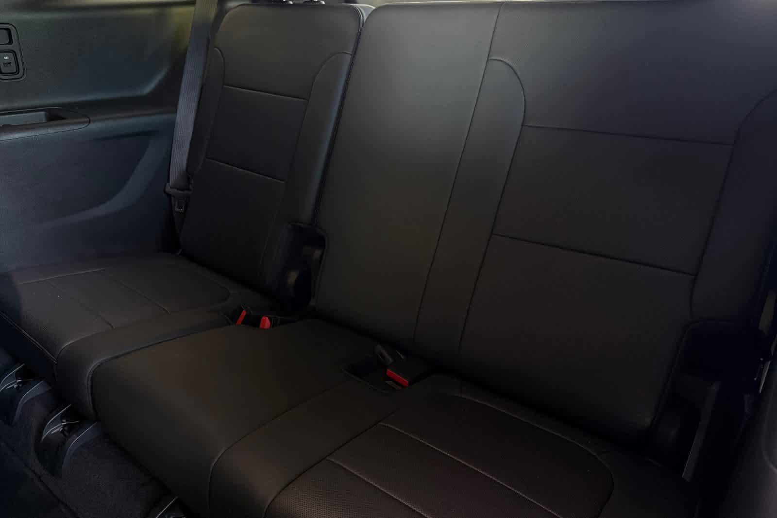 Used 2023 Chevrolet Traverse Premier w/ Redline Edition FWD image 15