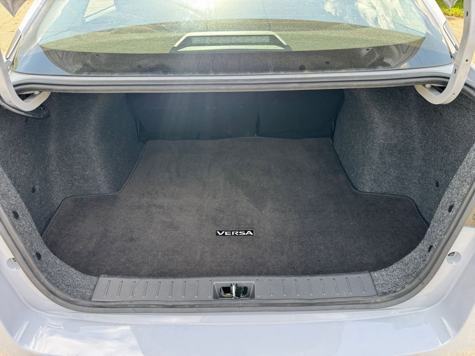 Used 2025 Nissan Versa SV image 27