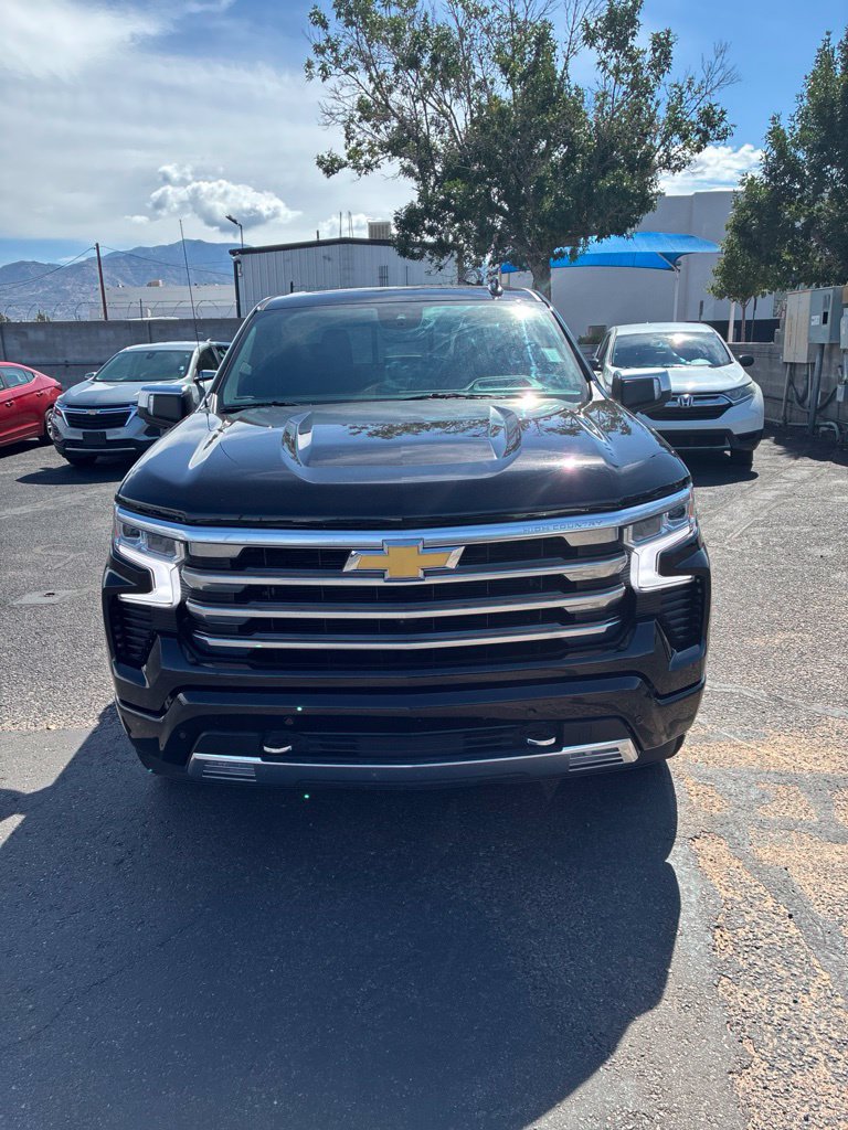 Used 2024 Chevrolet Silverado 1500 High Country w/ High Country Premium Package AWD/4WD image 4