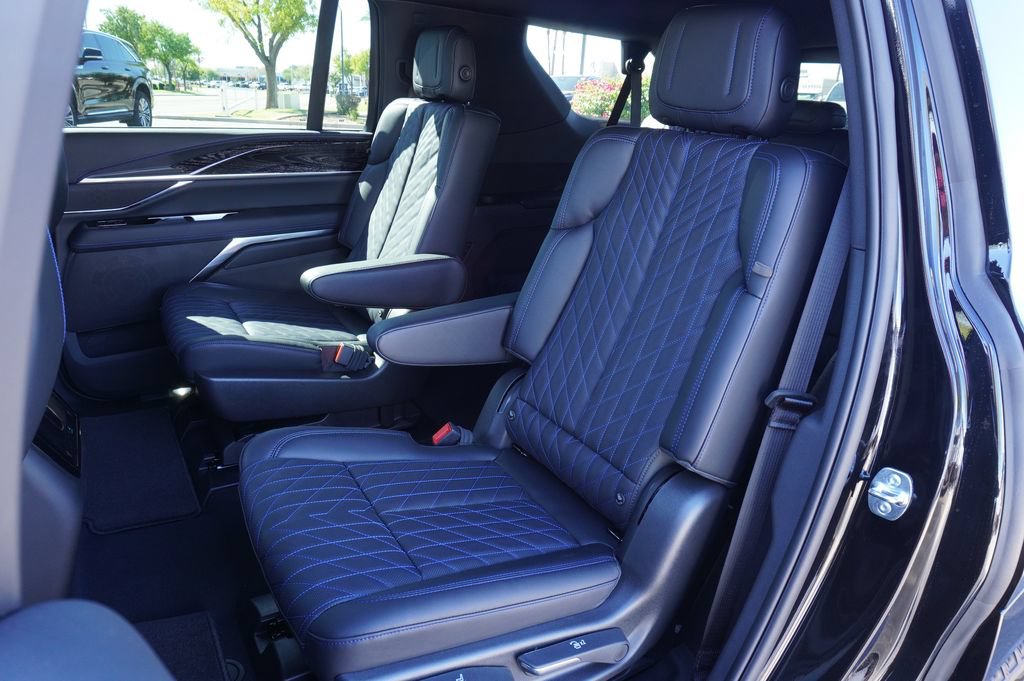 New 2026 Cadillac Escalade IQL Luxury AWD/4WD image 9