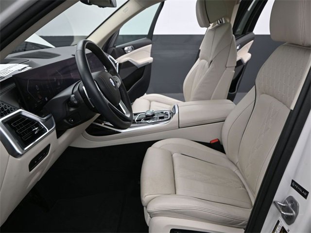 Used 2024 BMW X7 xDrive40i w/ Executive Package image 11