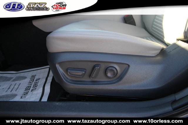 Used 2020 Toyota Camry SE FWD image 12