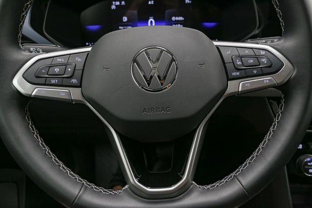 Certified 2024 Volkswagen Taos SE image 38