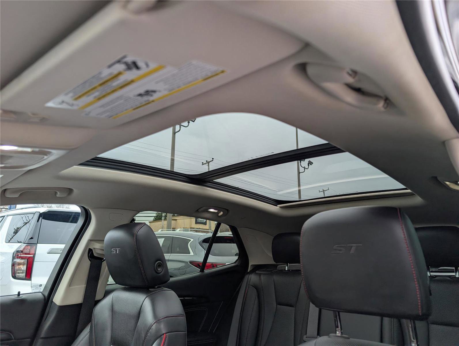 Used 2023 Buick Envision Essence w/ Sport Touring Package image 34