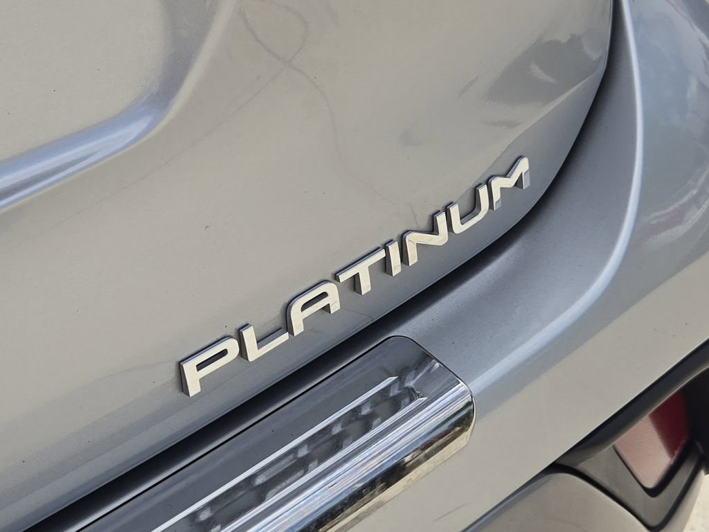 Used 2022 Toyota Highlander Platinum FWD image 13