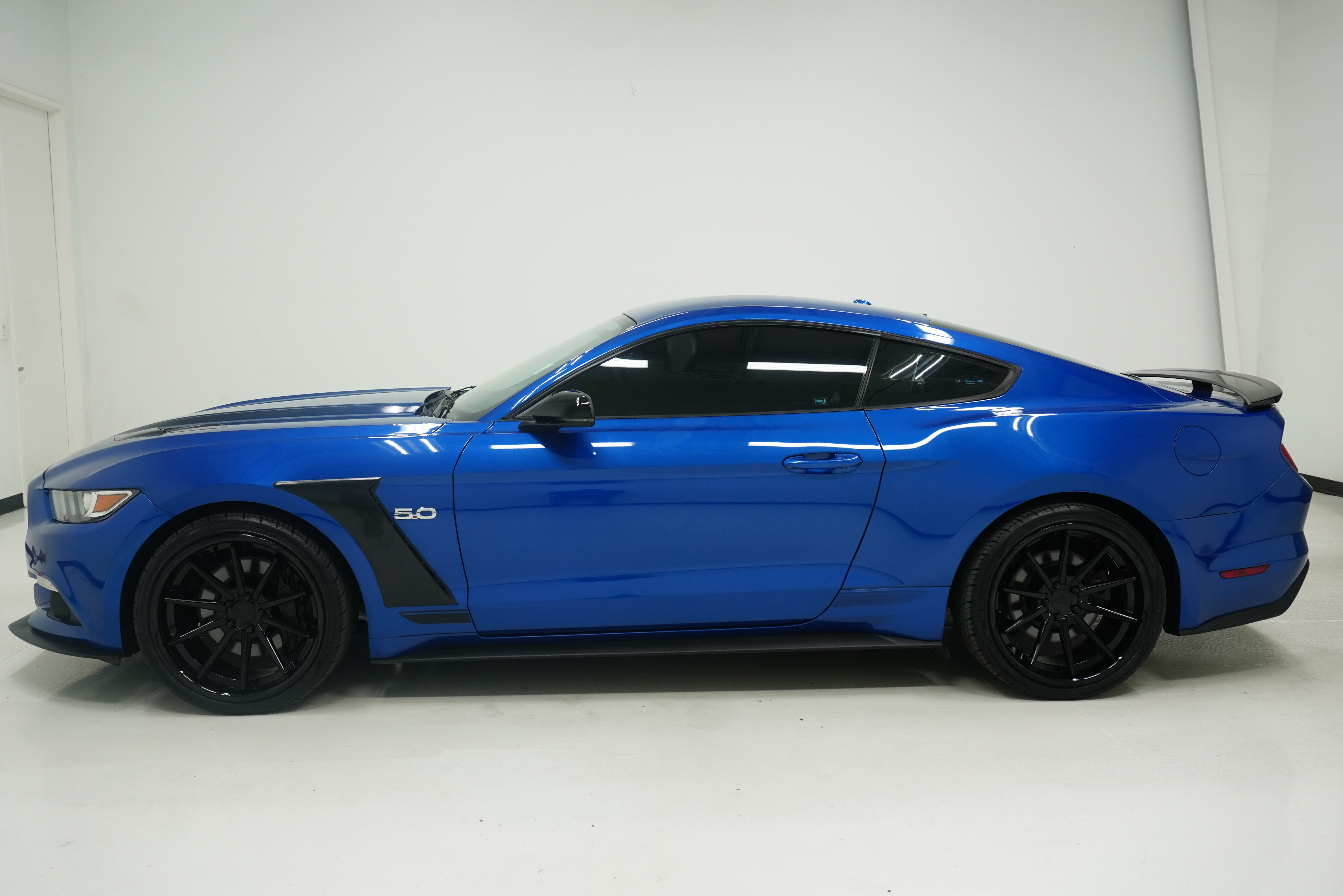 Used 2017 Ford Mustang GT Premium w/ Equipment Group 401A RWD image 7