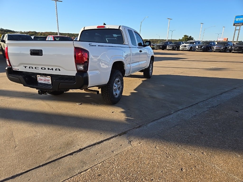 Used 2018 Toyota Tacoma SR image 6