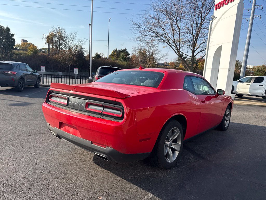 Used 2019 Dodge Challenger SXT RWD image 5