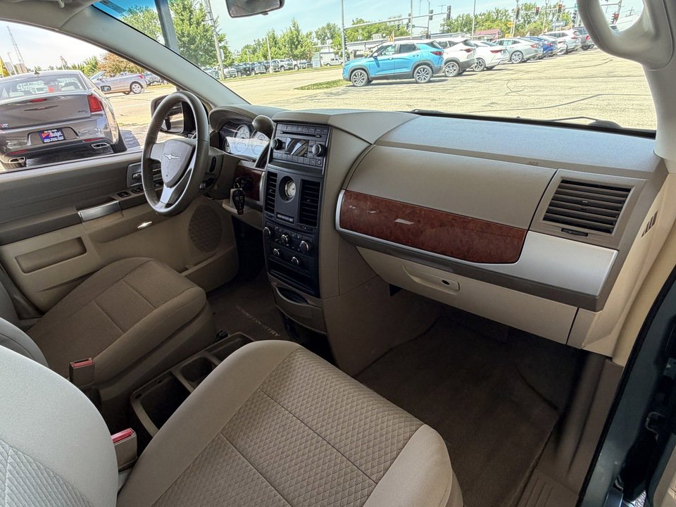 Used 2008 Chrysler Town & Country Touring FWD image 25