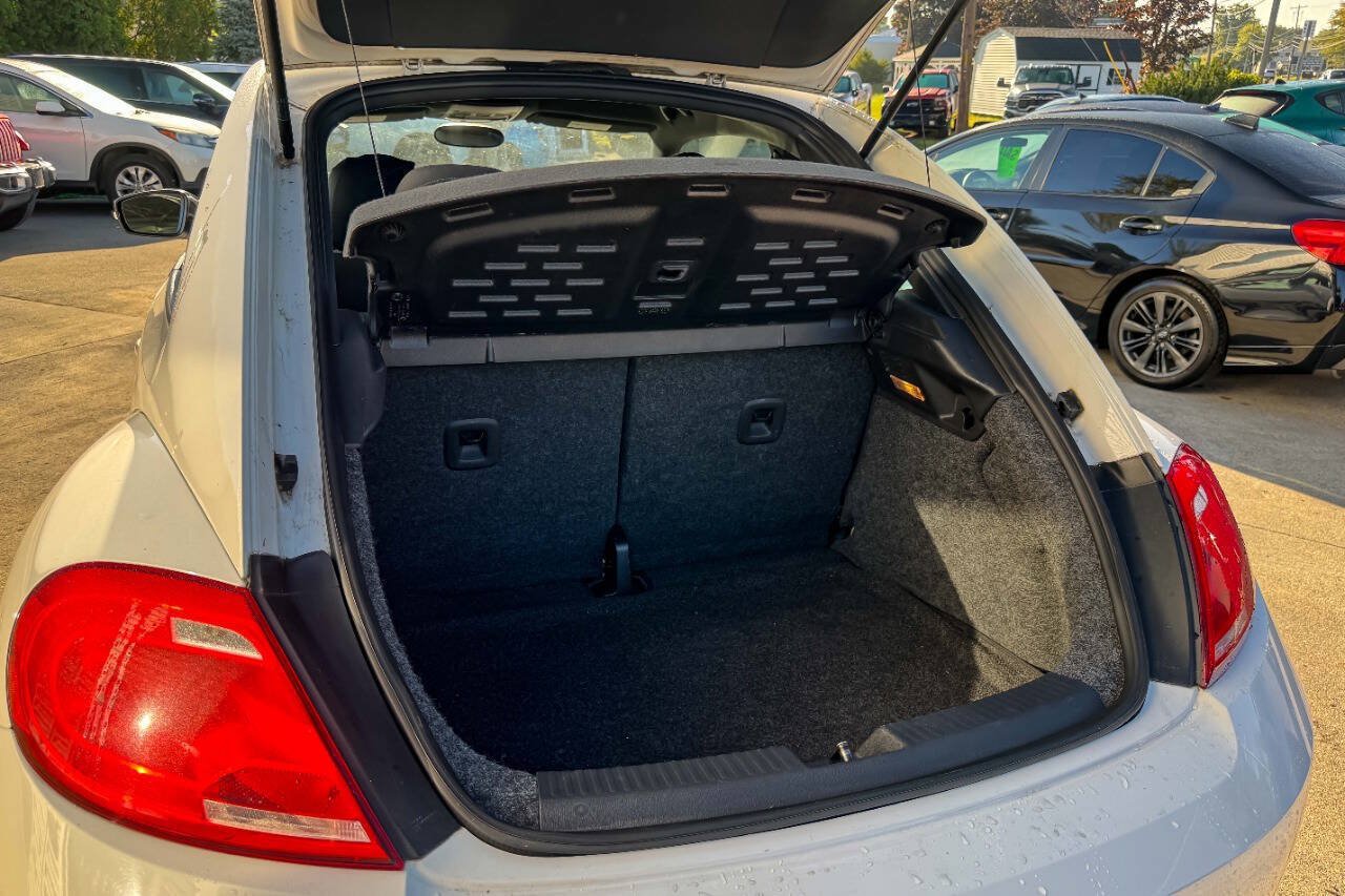 Used 2012 Volkswagen Beetle Launch Edition FWD image 15