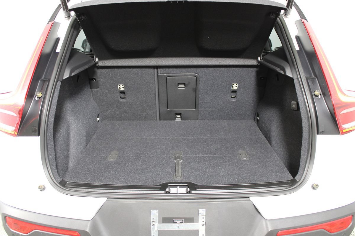 Used 2023 Volvo XC40 Recharge Ultimate AWD/4WD image 32
