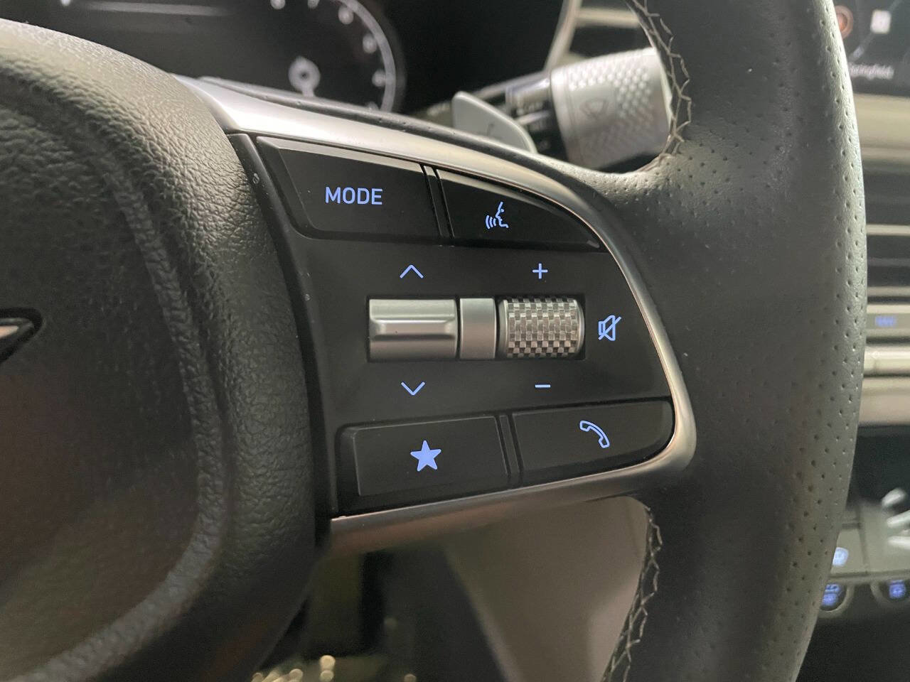 Used 2024 Genesis G70 2.5T image 36