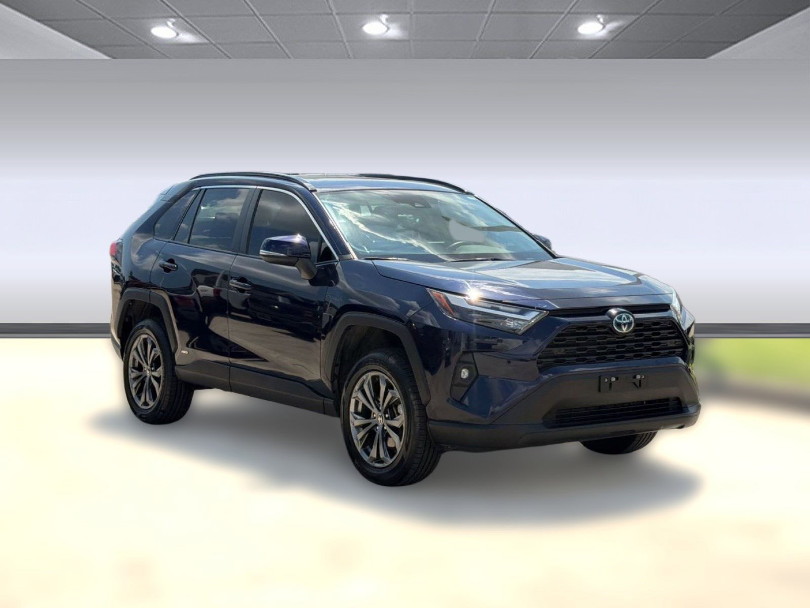 Used 2022 Toyota RAV4 XLE Premium AWD/4WD image 7