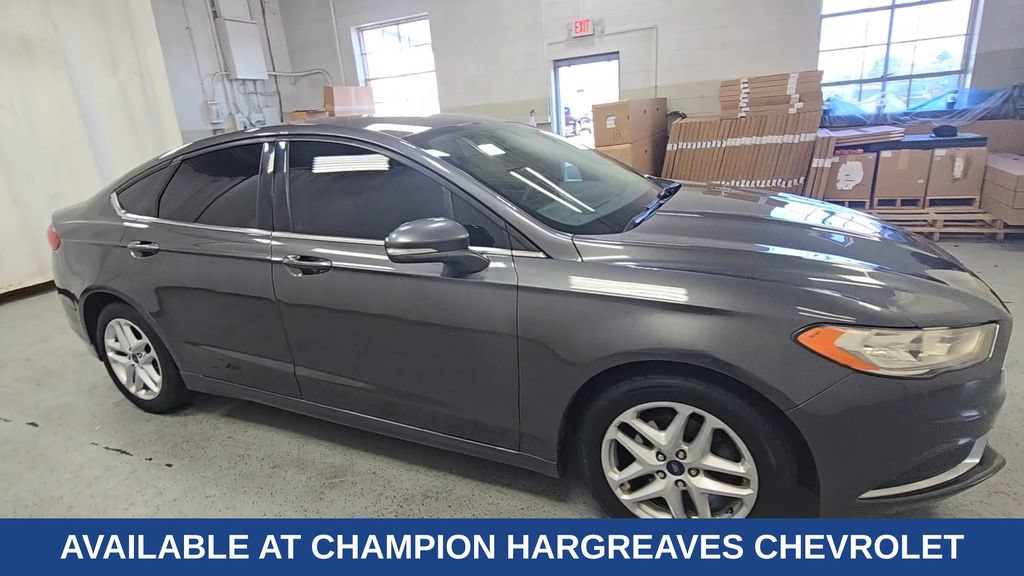 Used 2017 Ford Fusion SE w/ Fusion SE Technology Package FWD image 2