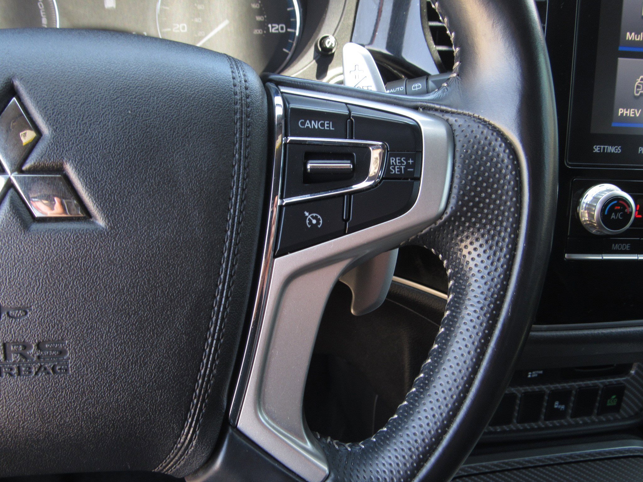 Used 2020 Mitsubishi Outlander SEL image 27