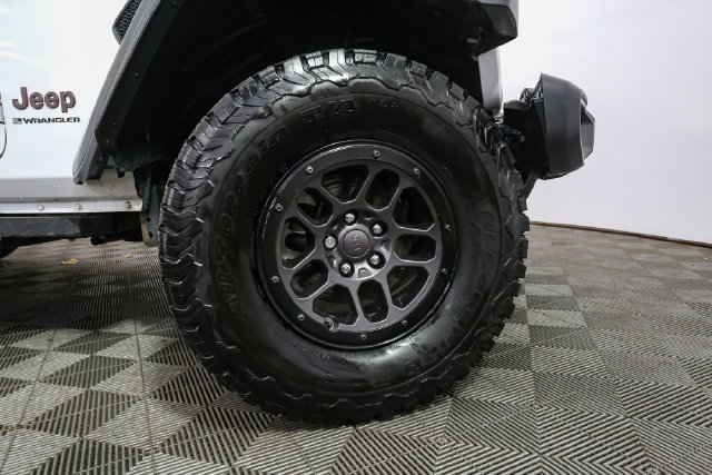 Used 2023 Jeep Wrangler Unlimited Rubicon w/ Xtreme 35 Tire Package AWD/4WD image 14