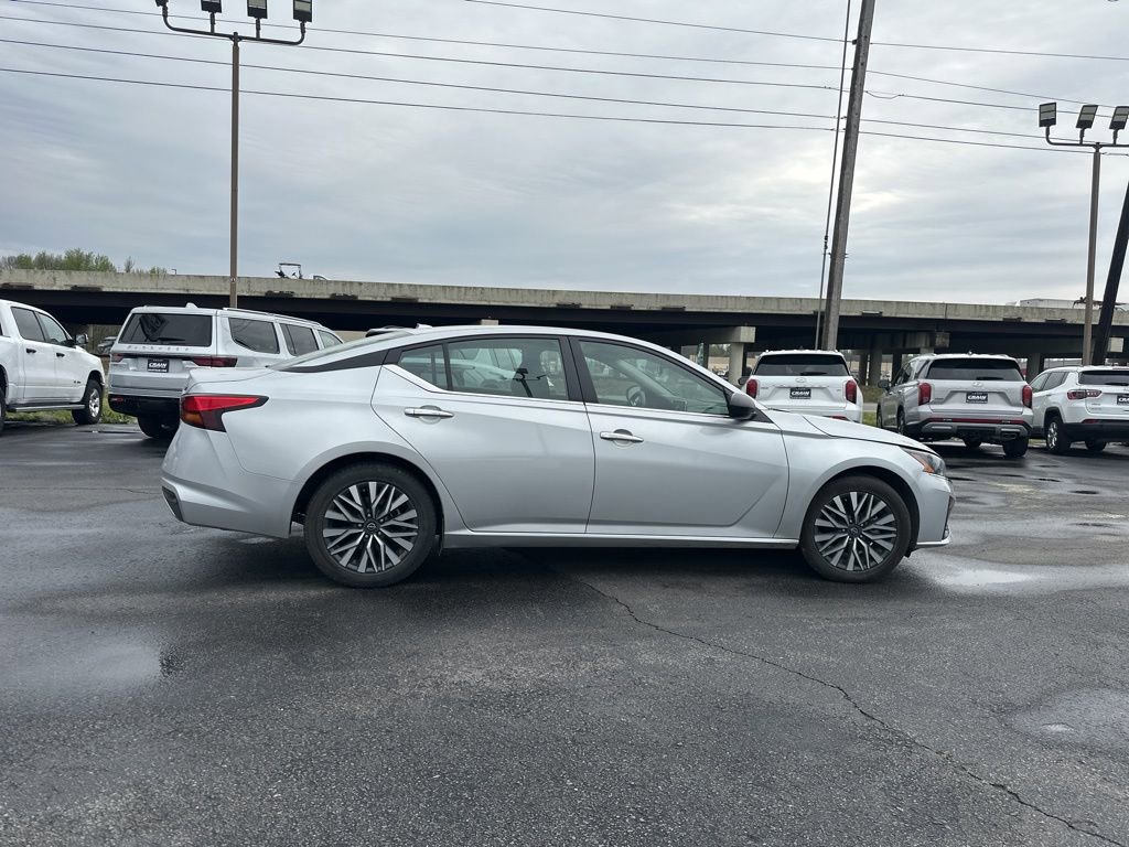 Used 2024 Nissan Altima 2.5 SV FWD image 4