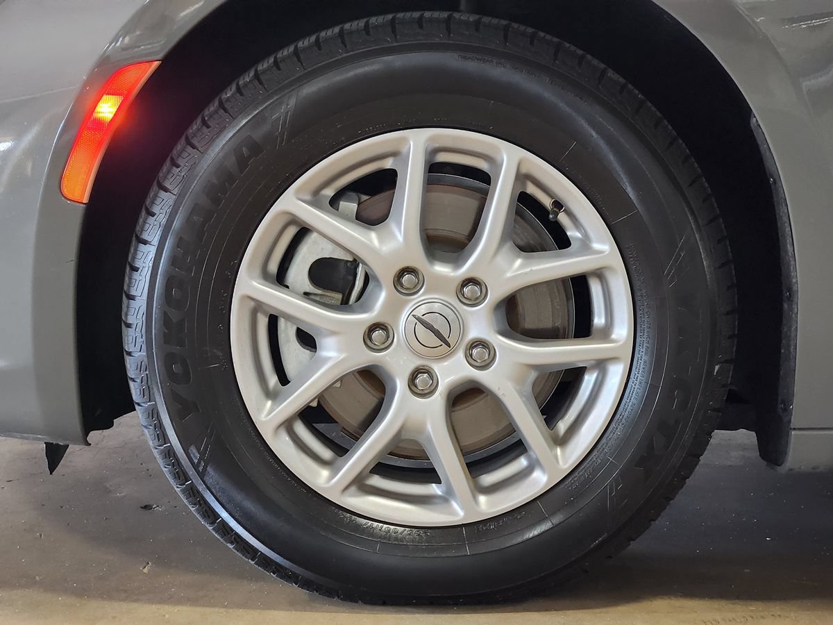 Used 2022 Chrysler Pacifica Touring-L FWD image 26