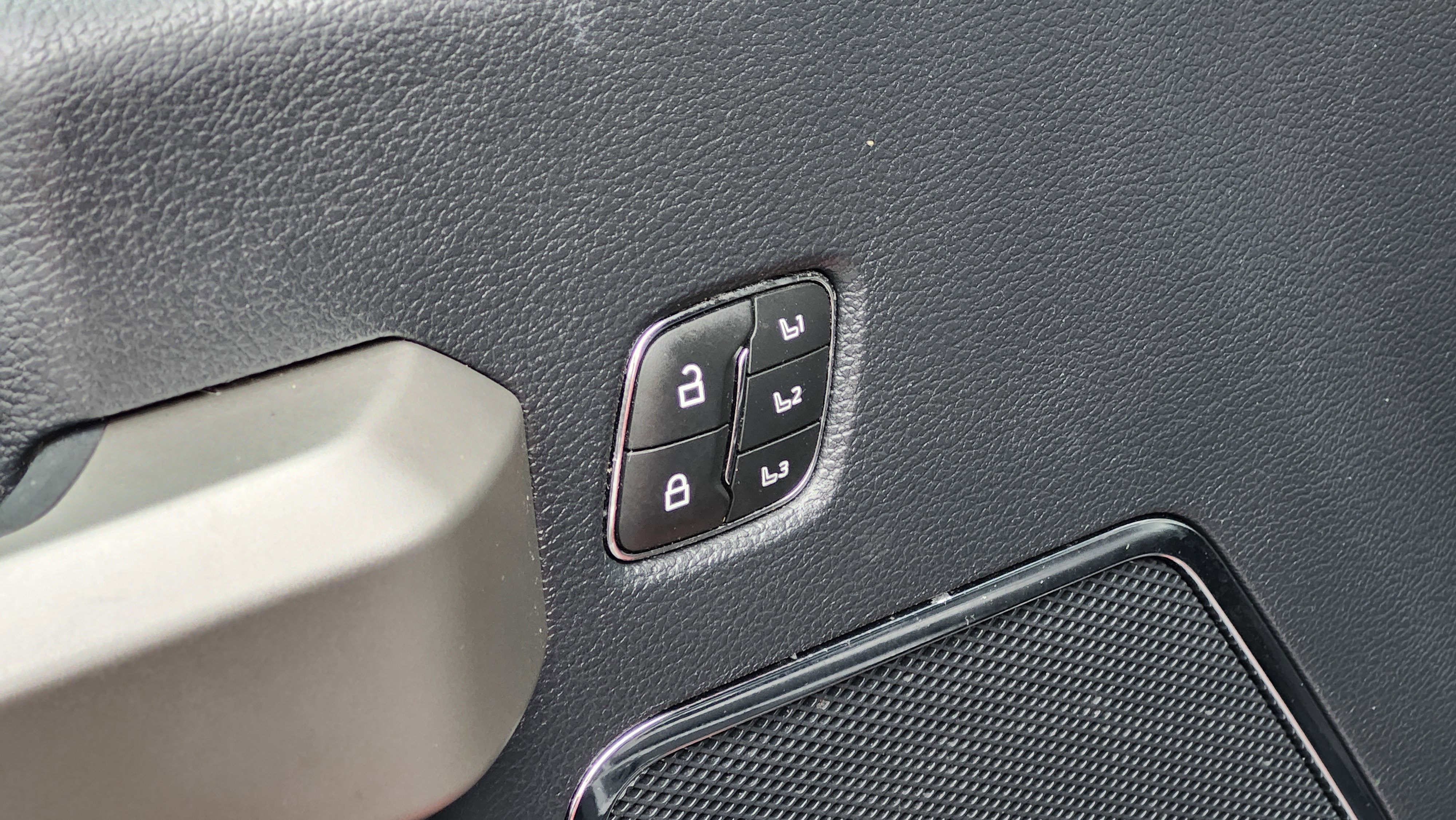 Used 2022 Ford F350 Lariat w/ Chrome Package image 23