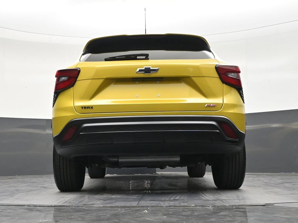 Used 2025 Chevrolet Trax RS FWD image 23