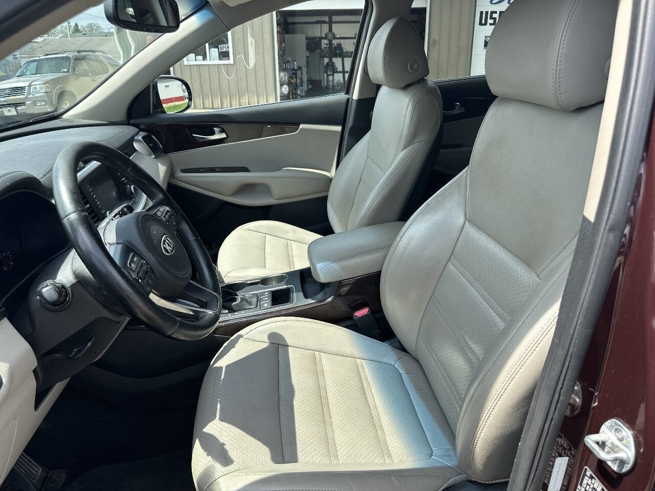 Used 2018 Kia Sorento EX image 2