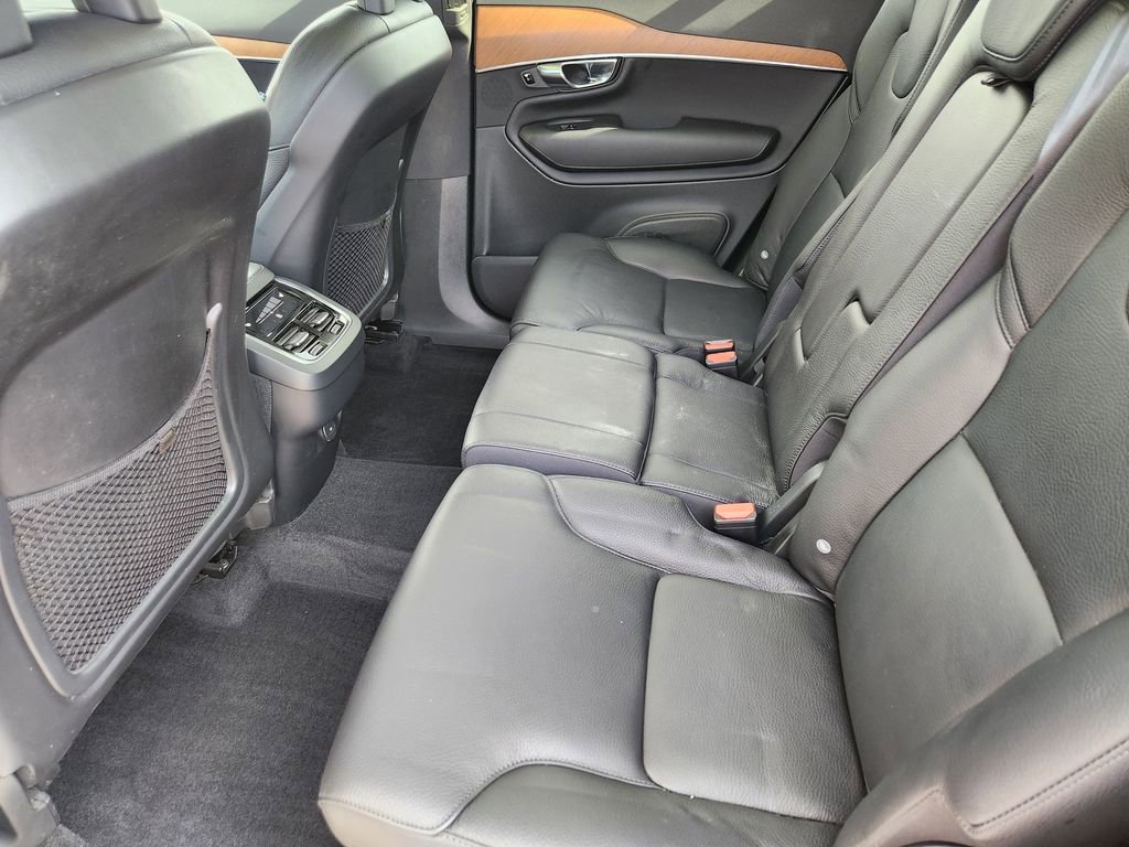 Used 2021 Volvo XC90 T6 Momentum w/ Climate Package image 17