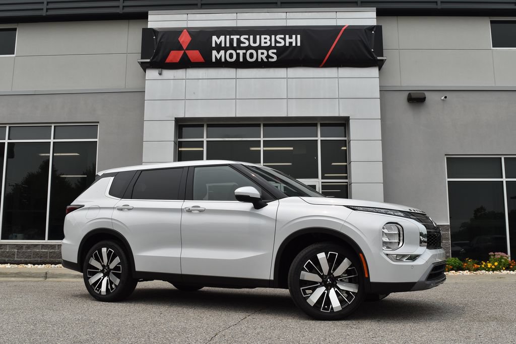 New 2026 Mitsubishi Outlander SE FWD image 1