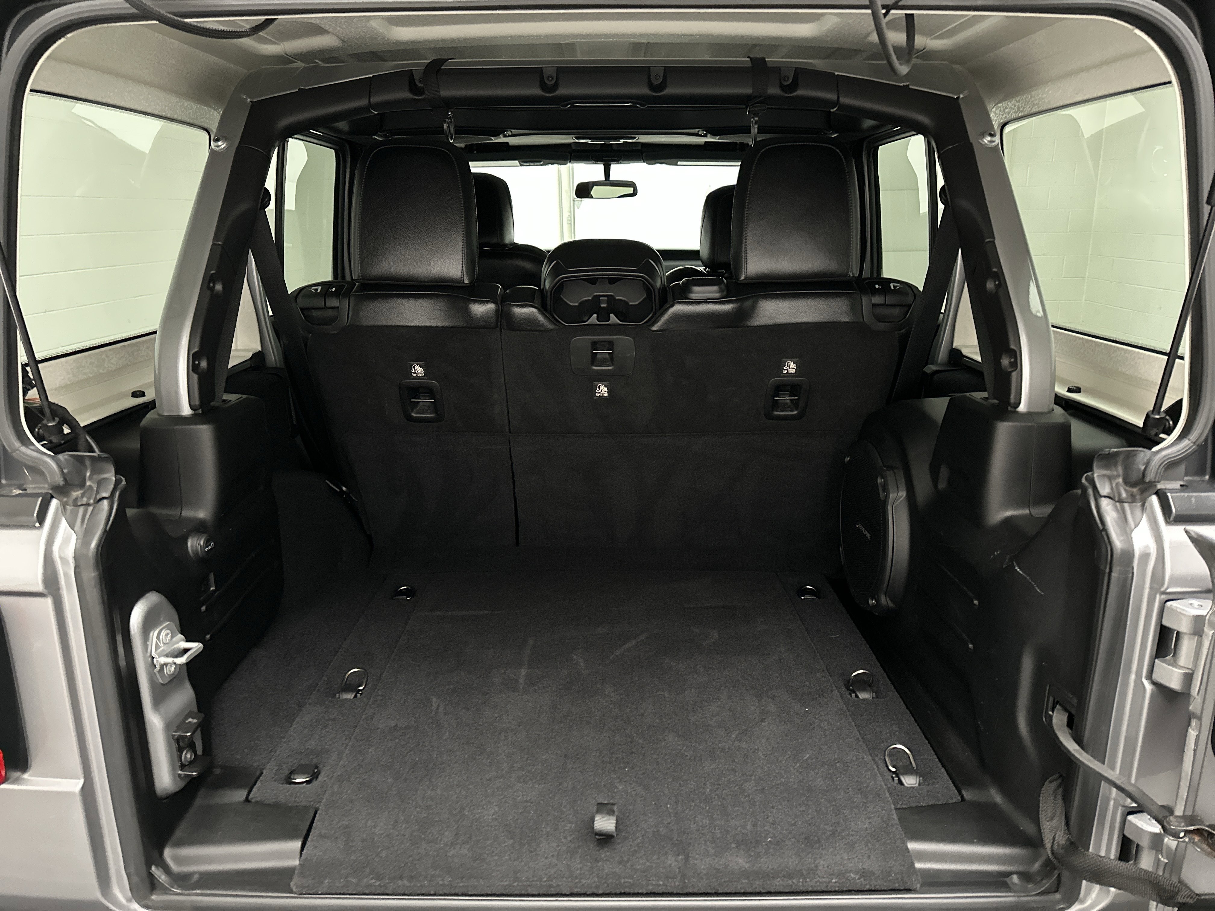 Used 2018 Jeep Wrangler Unlimited Sahara image 15