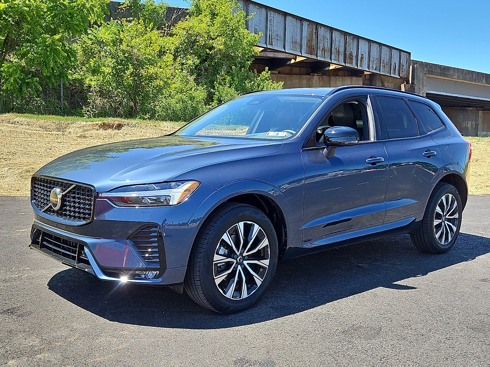 Certified 2024 Volvo XC60 B5 Core w/ Protection Package Premier AWD/4WD image 3