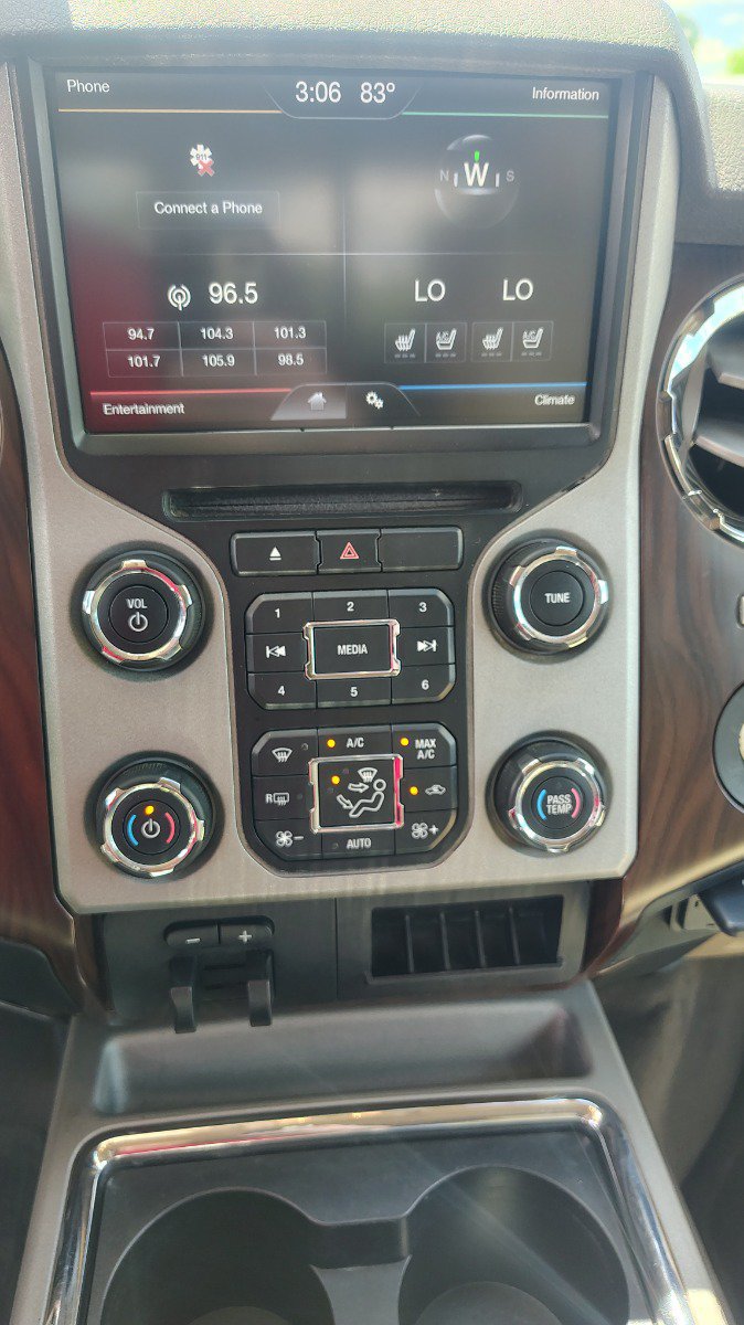 Used 2013 Ford F250 Lariat w/ Chrome Pkg AWD/4WD image 28