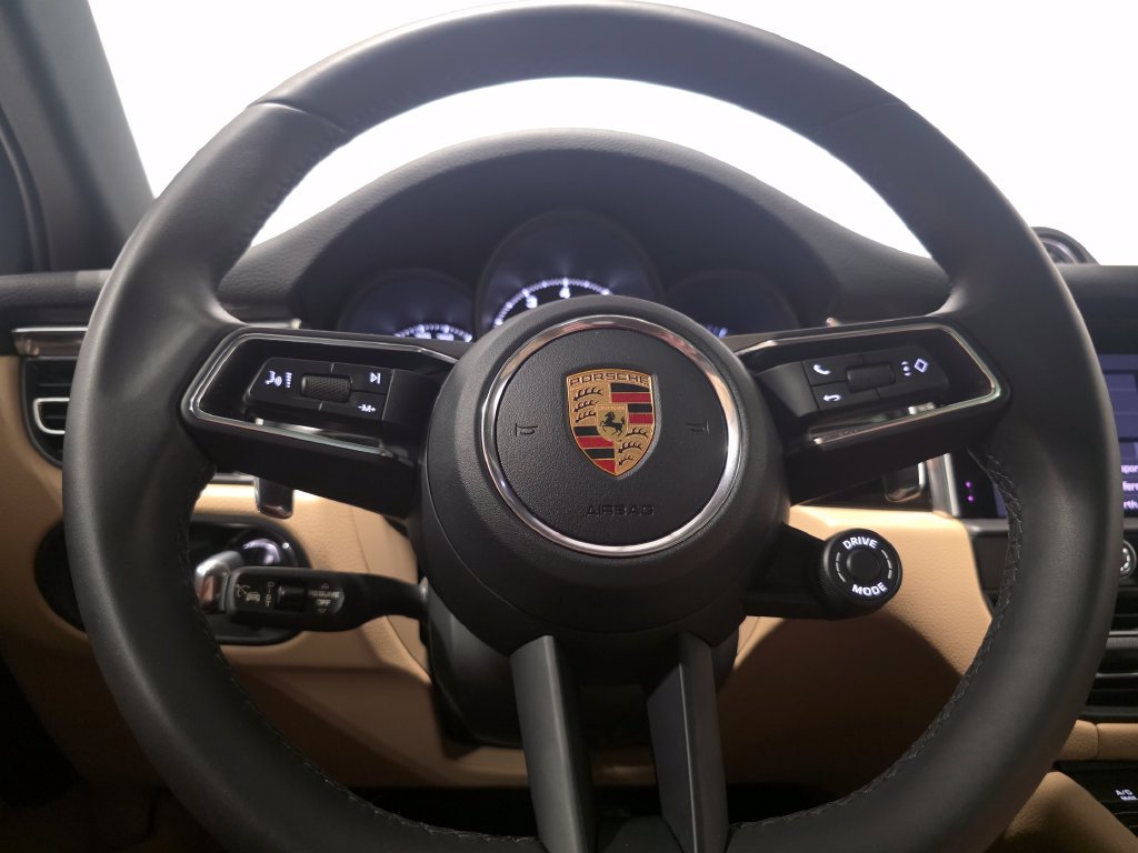 Certified 2026 Porsche Macan AWD/4WD image 26