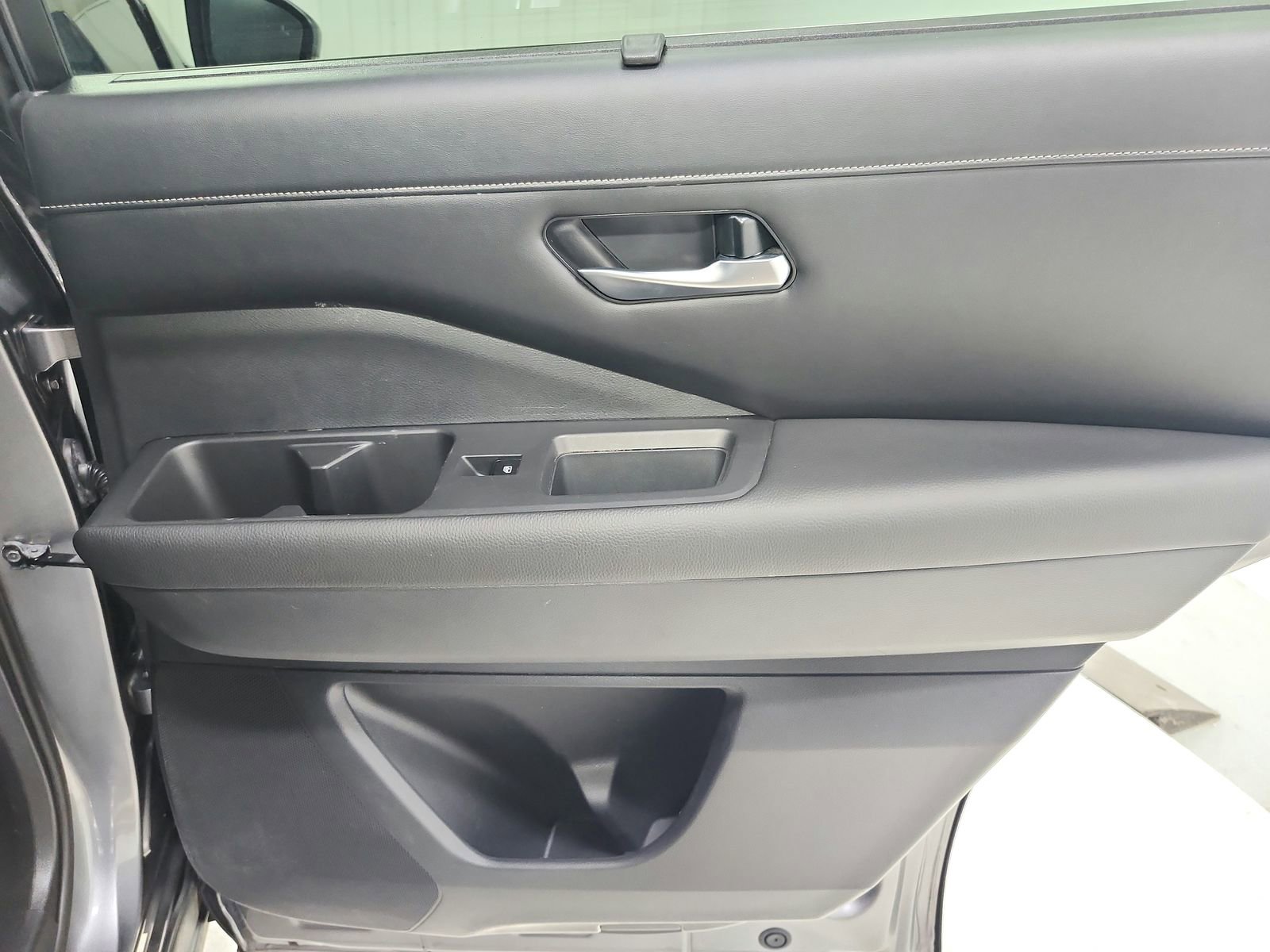 Used 2022 Nissan Pathfinder SL w/ Lighting Package (N92) image 44