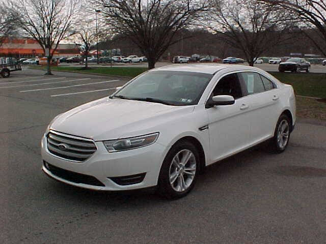 Used 2015 Ford Taurus SEL image 4