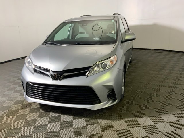 Used 2019 Toyota Sienna LE w/ LE Preferred Package image 5