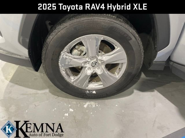 Used 2025 Toyota RAV4 XLE image 23