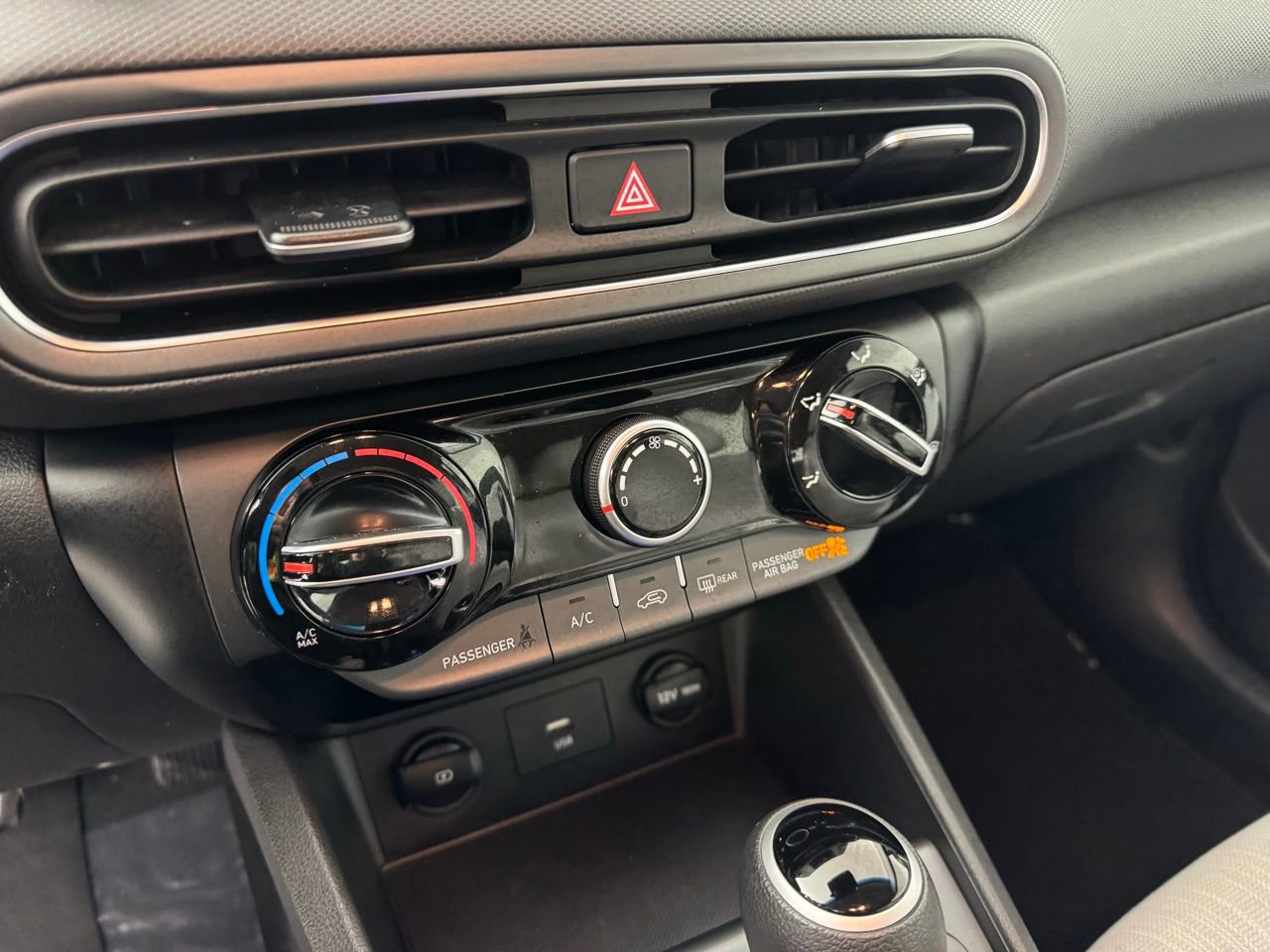 Used 2023 Hyundai Kona SEL image 17