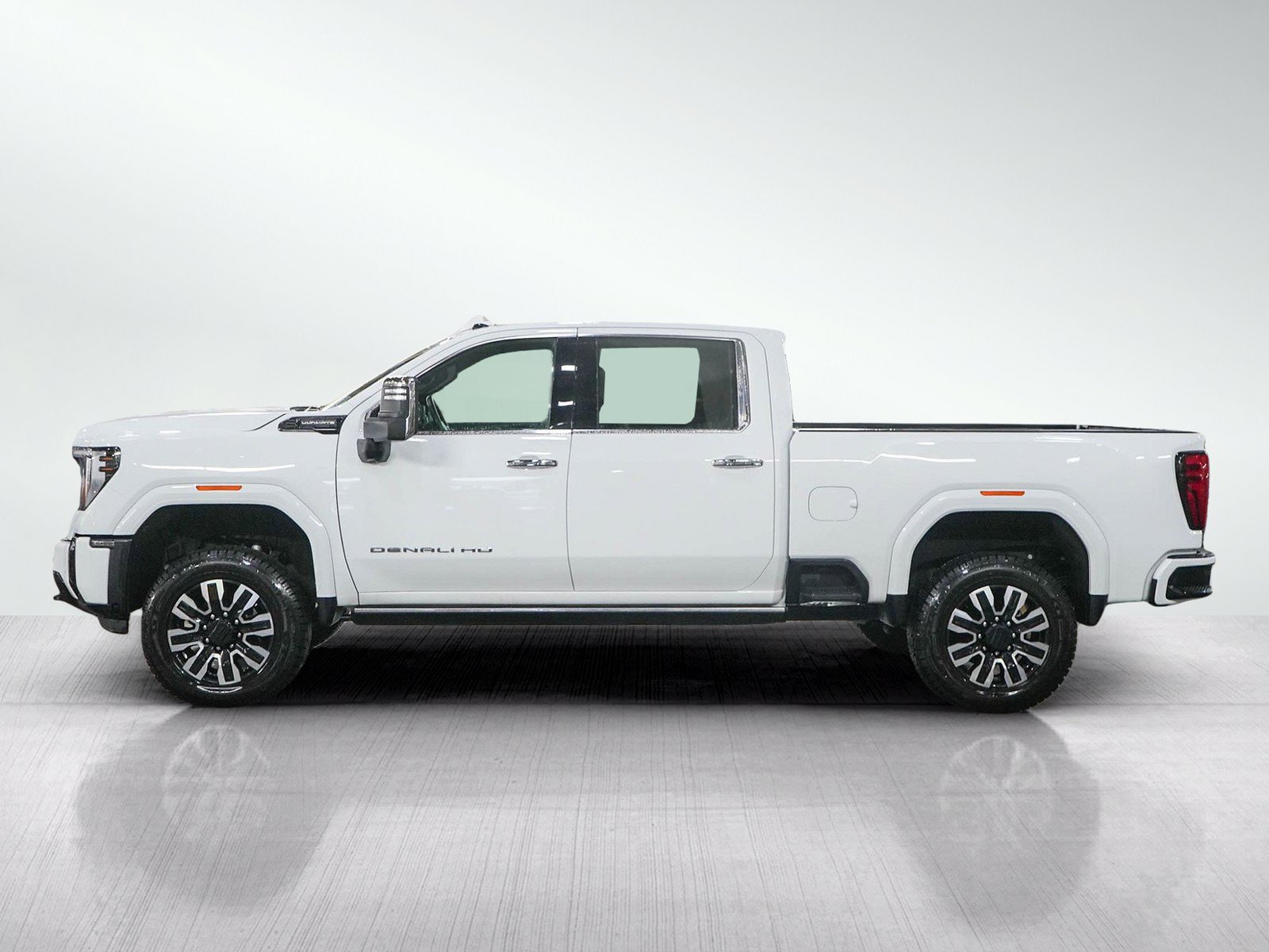 Used 2025 GMC Sierra 3500 Denali Ultimate AWD/4WD image 2