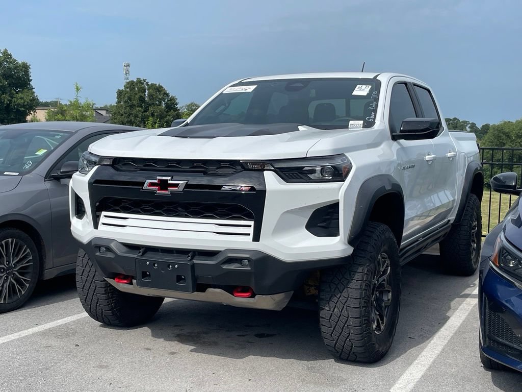 Used 2023 Chevrolet Colorado ZR2 w/ ZR2 Convenience Package III AWD/4WD image 3