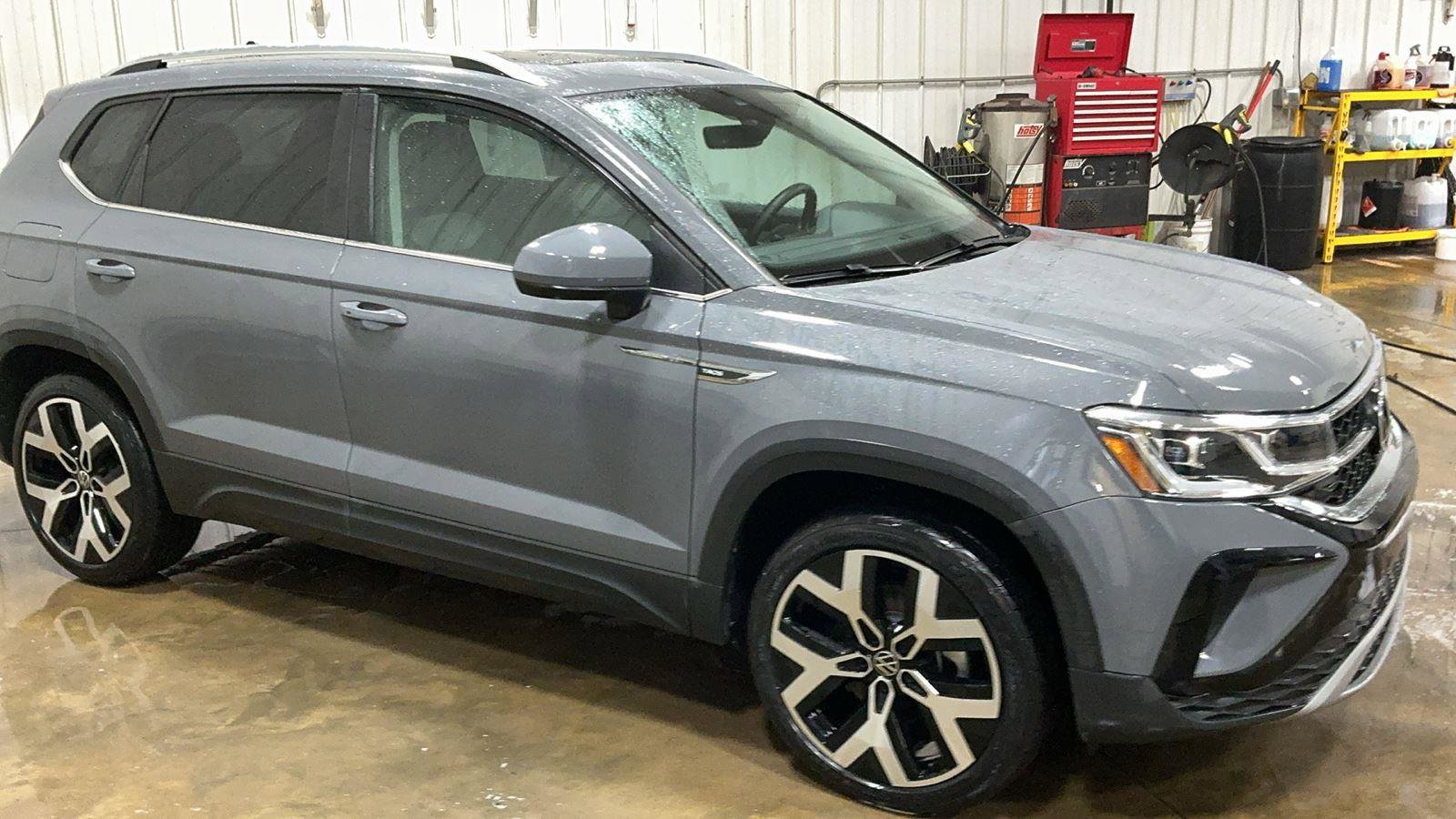 Used 2022 Volkswagen Taos SEL image 4