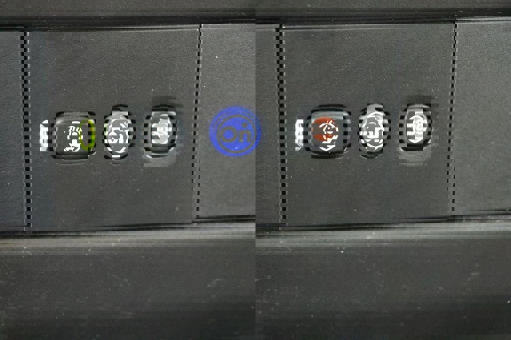 Used 2023 Chevrolet Express 3500 LS image 19