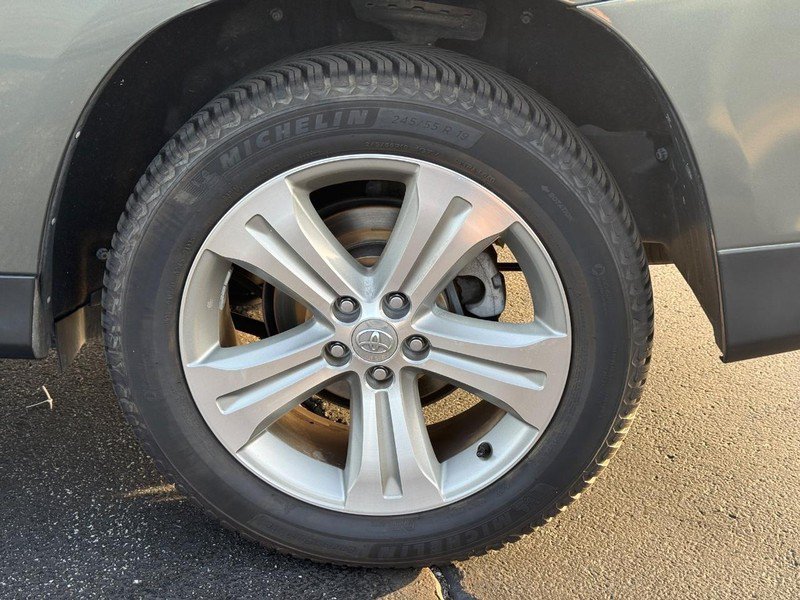 Used 2012 Toyota Highlander Limited w/ Tow Pkg AWD/4WD image 7