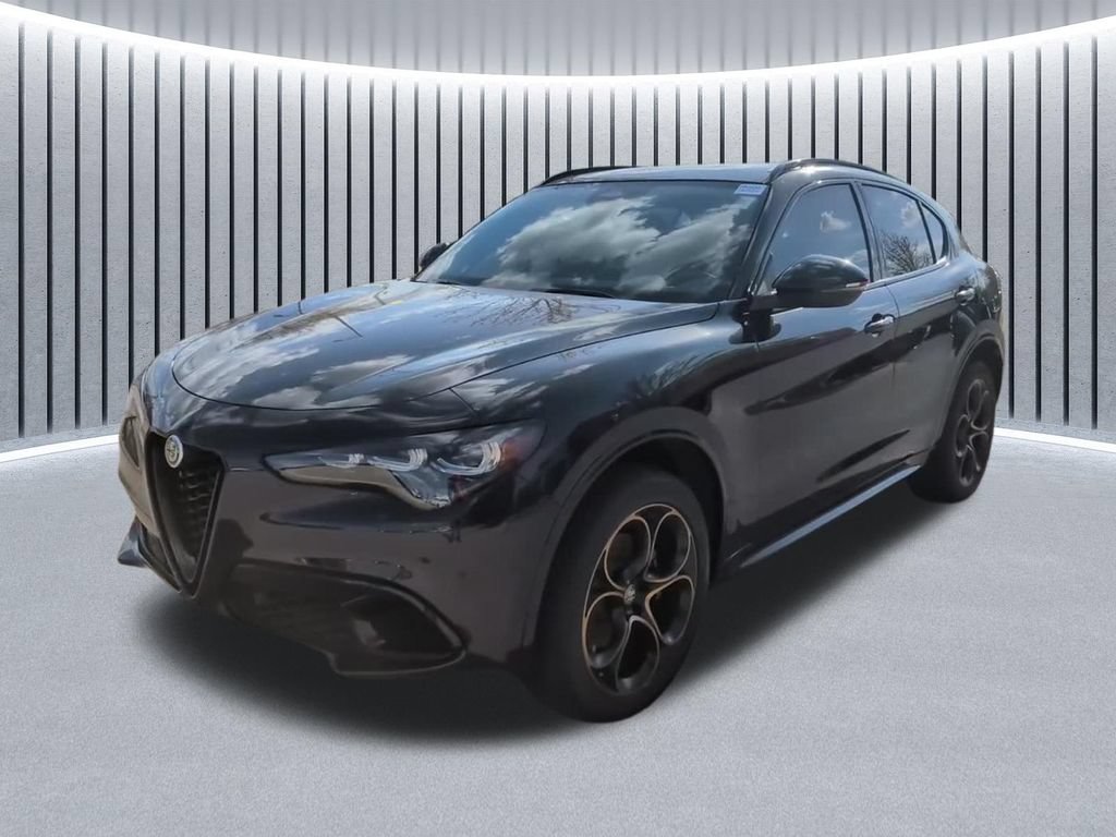 Used 2025 Alfa Romeo Stelvio Sprint AWD/4WD image 16