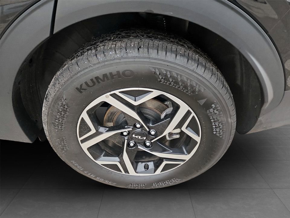Used 2025 Kia Sportage LX image 32