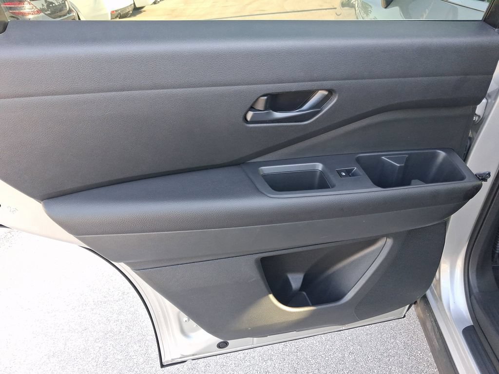 Used 2024 Nissan Pathfinder SV FWD image 11
