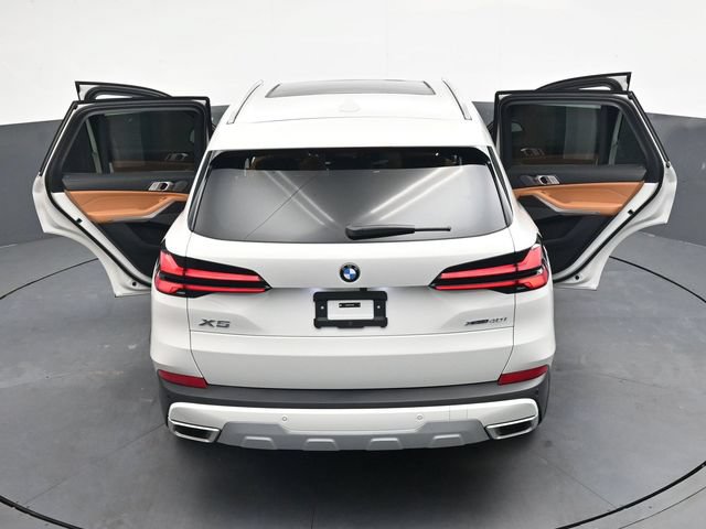 Used 2026 BMW X5 xDrive40i w/ Premium Package AWD/4WD image 39