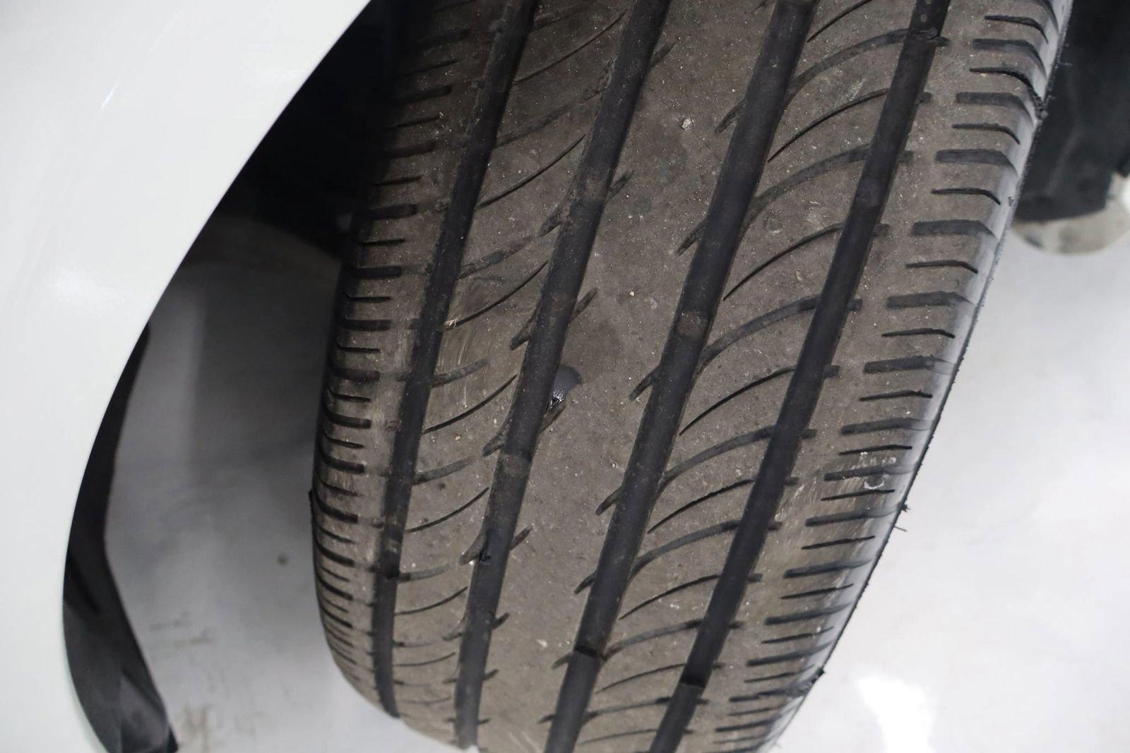 Used 2010 Mercedes-Benz E 350 E 350 4MATIC Sedan 4D image 9