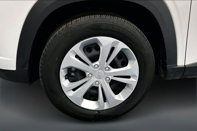 Used 2025 Chevrolet Trax LS image 29
