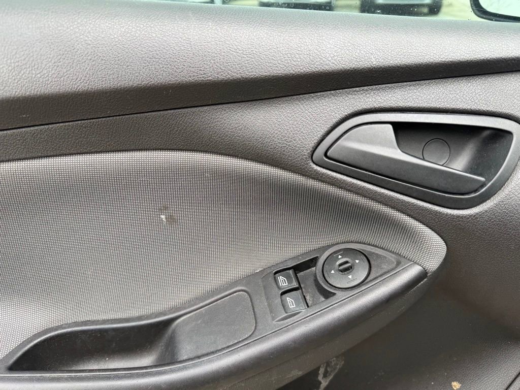 Used 2014 Ford Focus S image 4