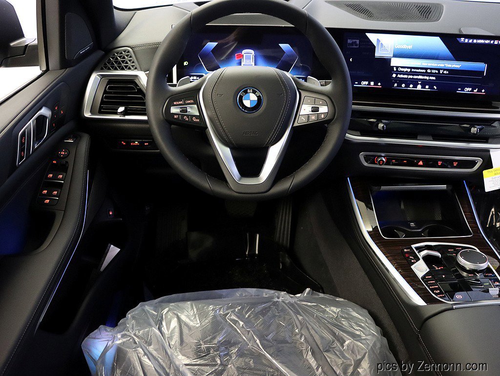 Used 2026 BMW X5 xDrive50e w/ Climate Comfort Package image 12